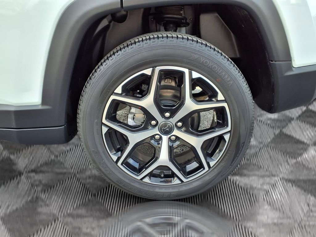 Used 2025 Jeep Compass Limited image 21