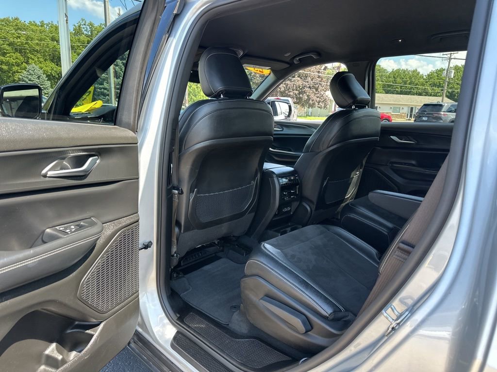 Used 2023 Jeep Grand Cherokee L Laredo image 21