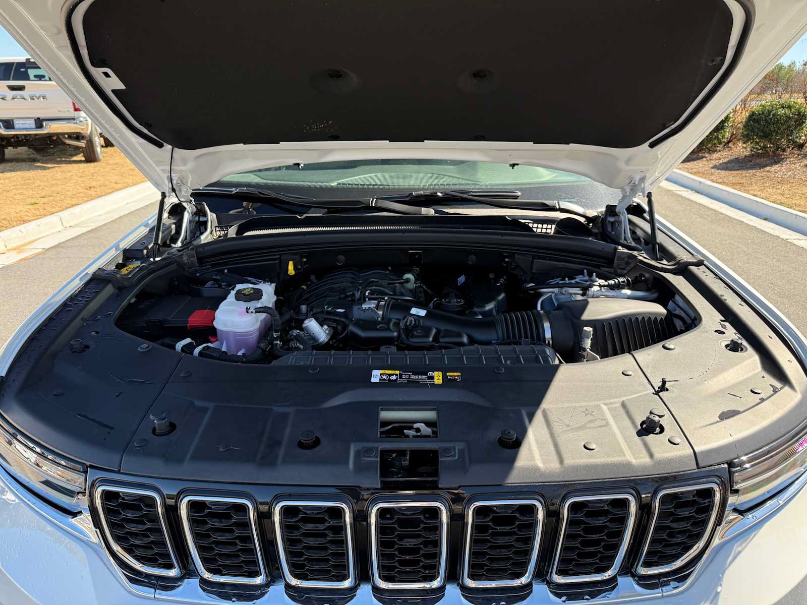 New 2025 Jeep Grand Cherokee Limited w/ Trailer Tow Package AWD/4WD image 33