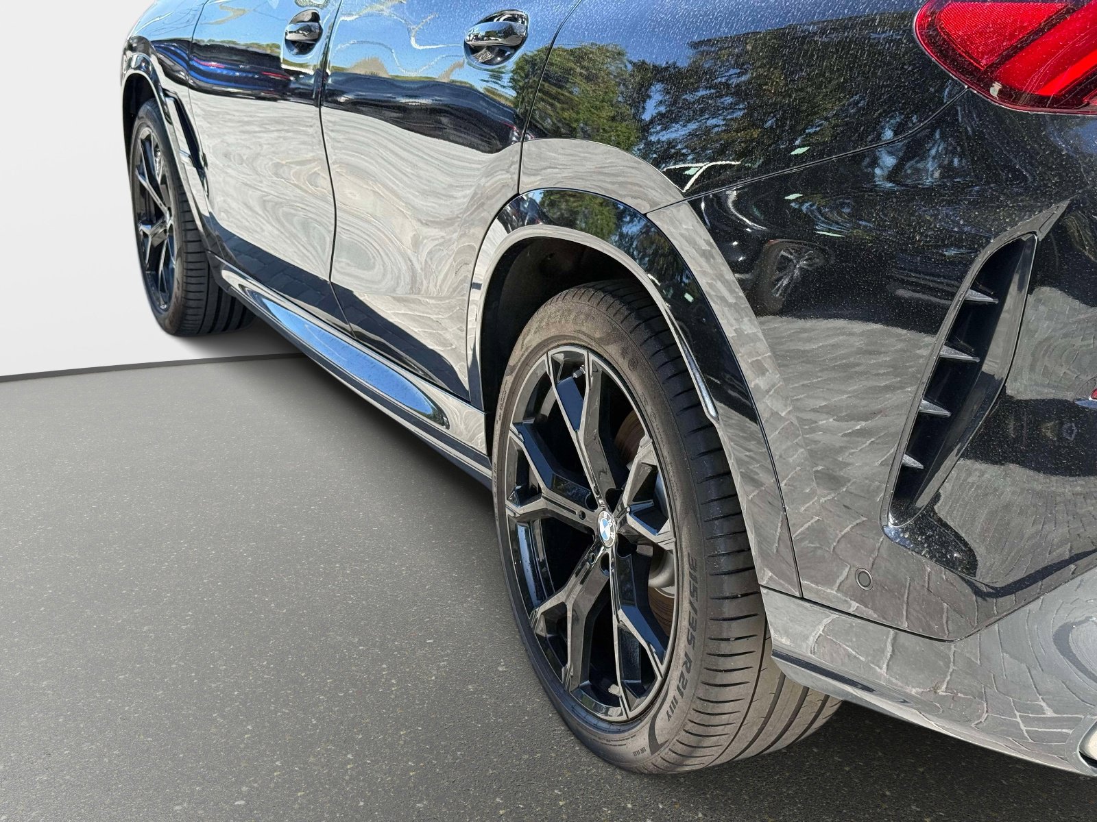Used 2024 BMW X6 M60i AWD/4WD image 14