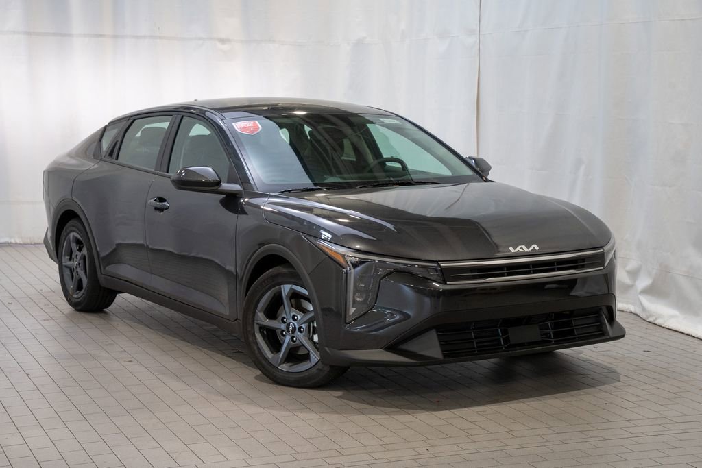 New 2025 Kia K4 LXS