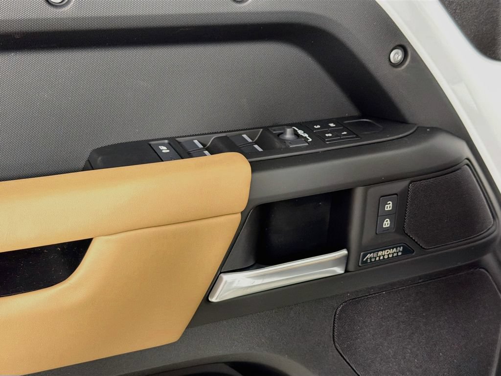 New 2026 Land Rover Defender 110 X-Dynamic SE AWD/4WD image 18