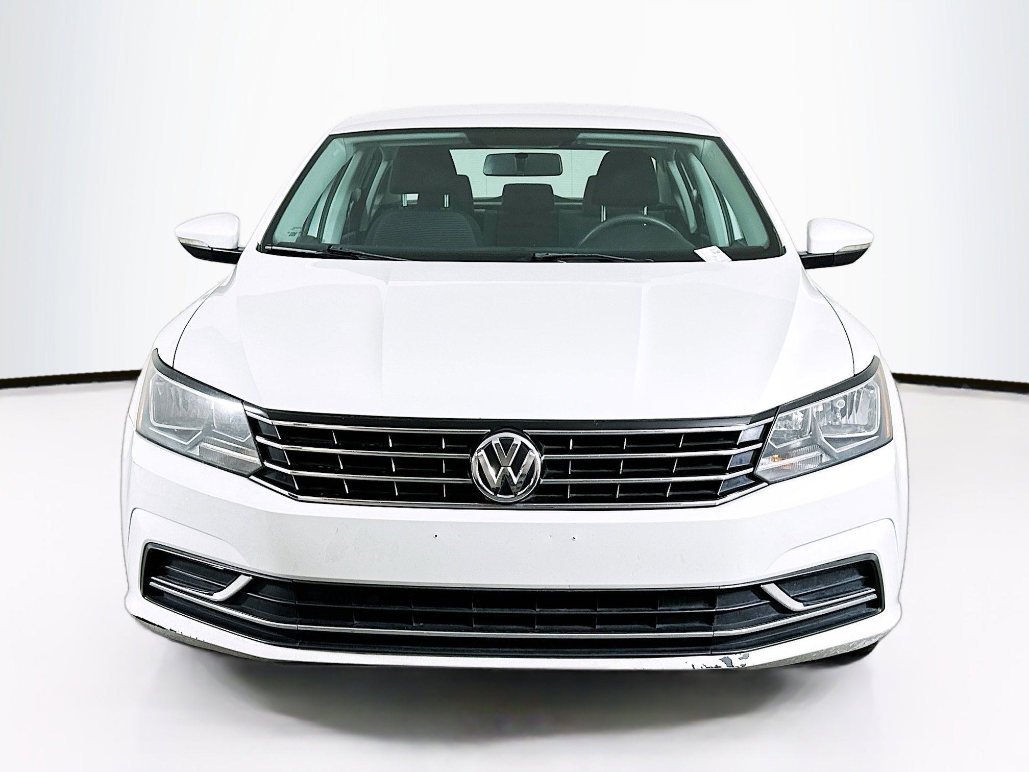 Used 2016 Volkswagen Passat 1.8T S FWD image 2