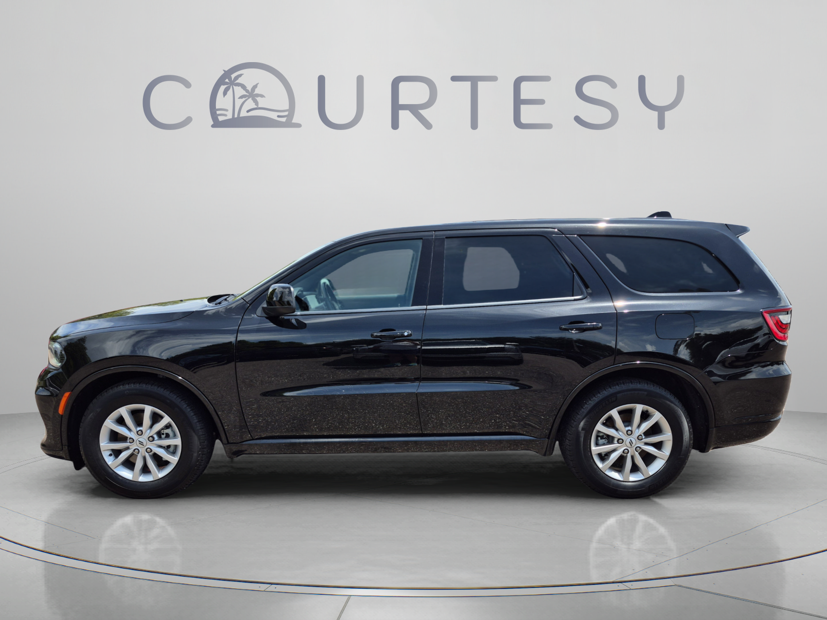 Used 2025 Dodge Durango GT RWD image 2