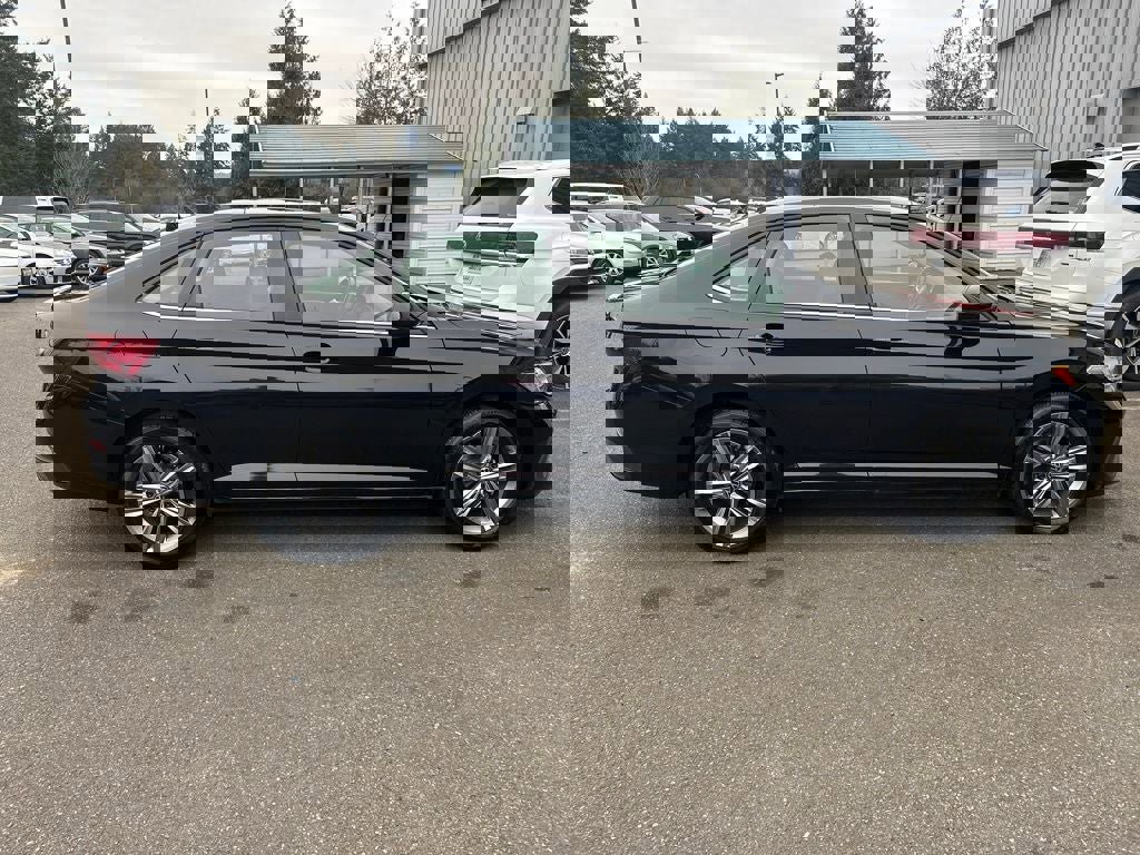 Certified 2024 Volkswagen Jetta SE image 2