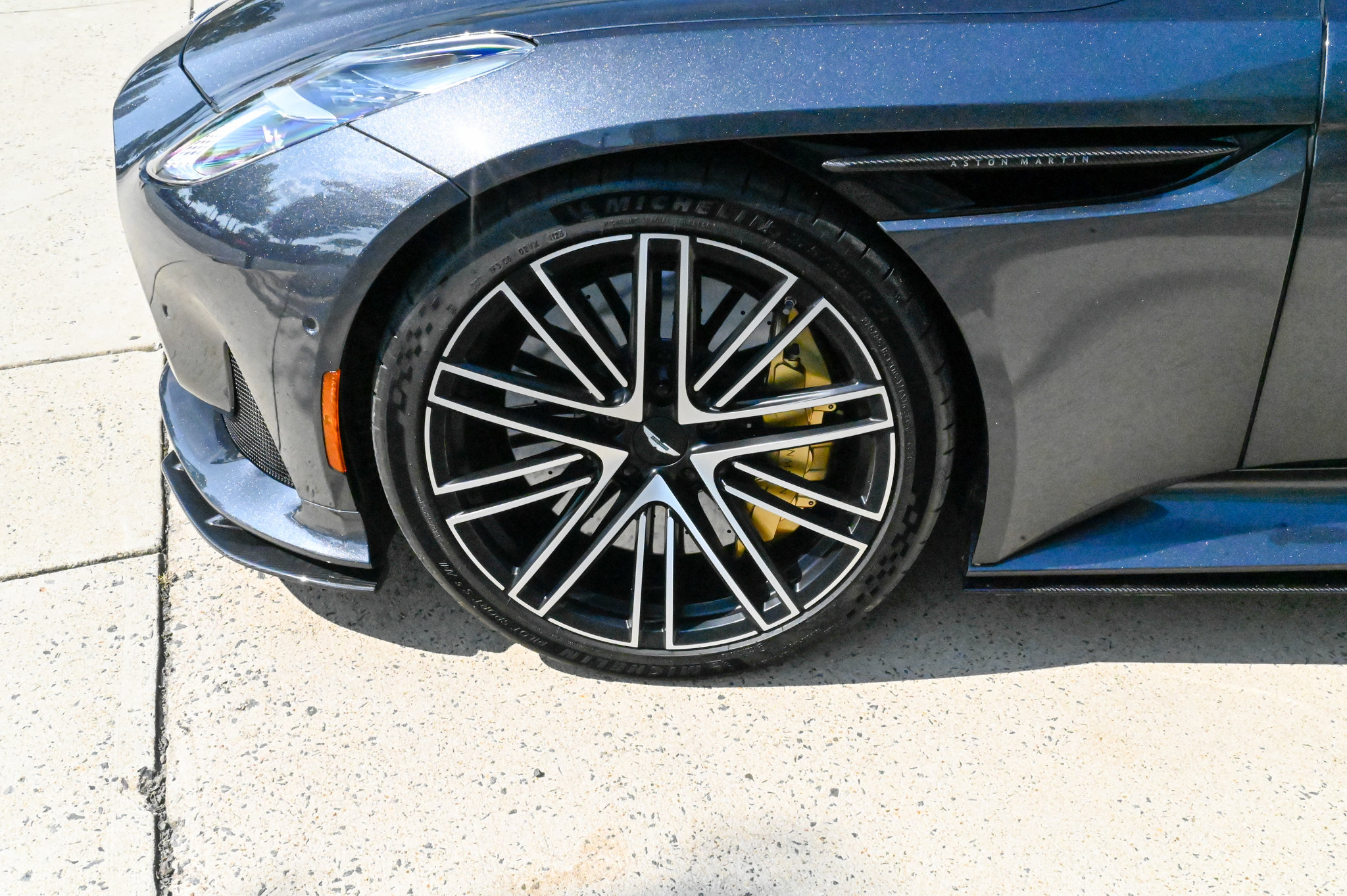 Used 2024 Aston Martin DB12 Coupe RWD image 8