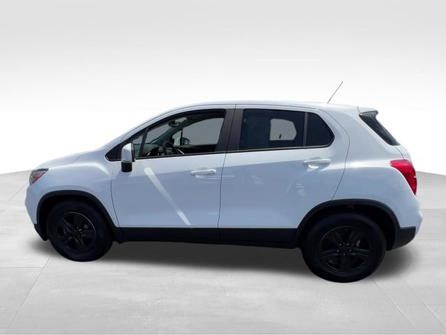 Used 2021 Chevrolet Trax LS w/ Tint and Cruise Package FWD image 3