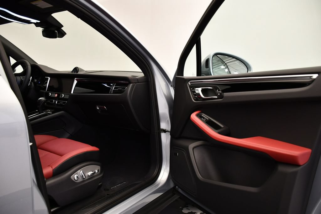 Certified 2026 Porsche Macan AWD/4WD image 48