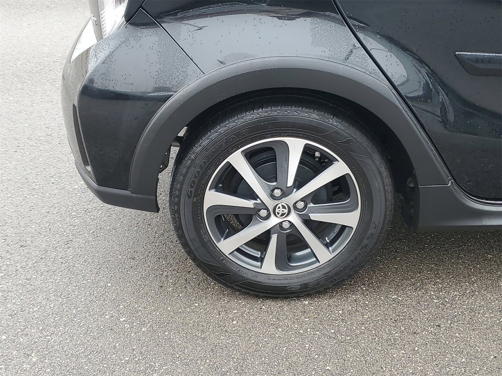 Certified 2019 Toyota Prius C image 5