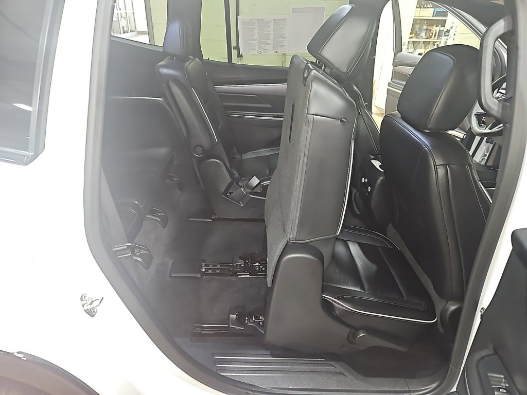 Certified 2025 Buick Enclave Sport Touring image 28