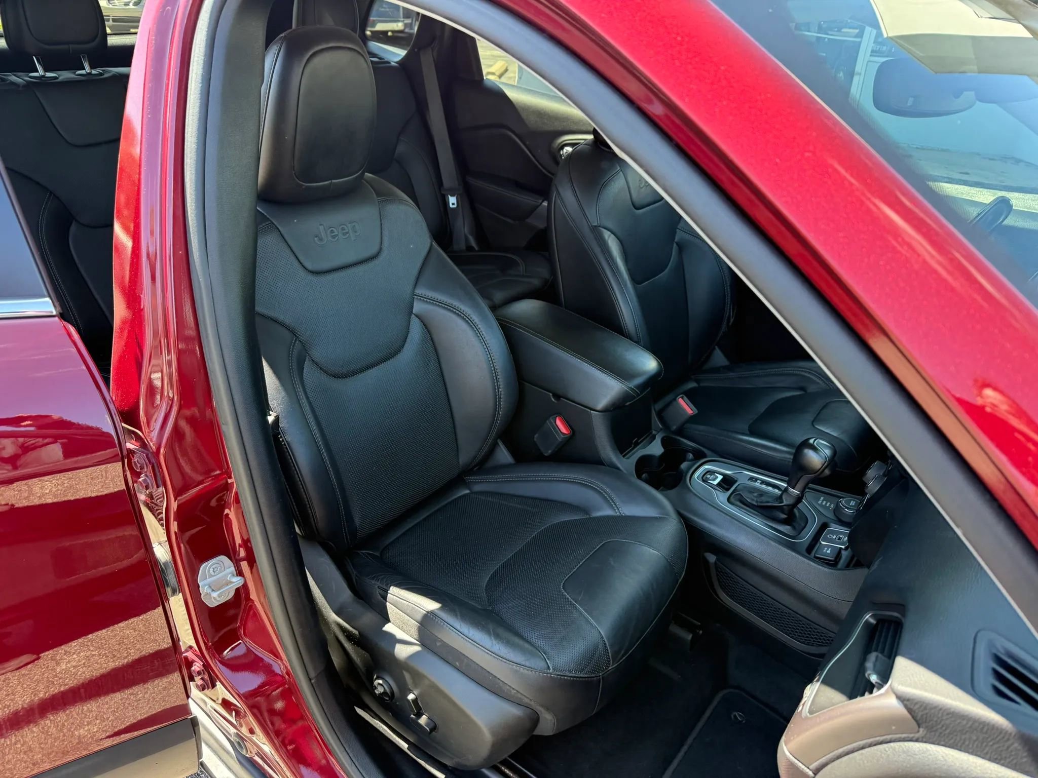 Used 2021 Jeep Cherokee Latitude Lux w/ Comfort/Convenience Group image 9