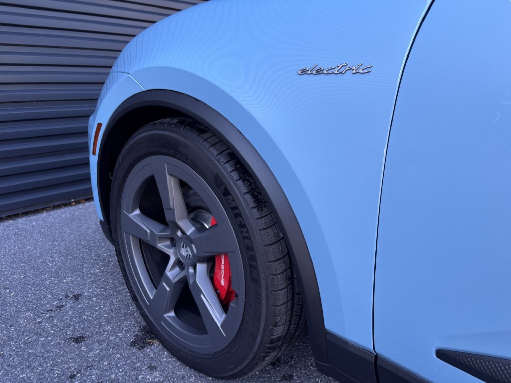 Certified 2025 Porsche Macan 4S Electric AWD/4WD image 23
