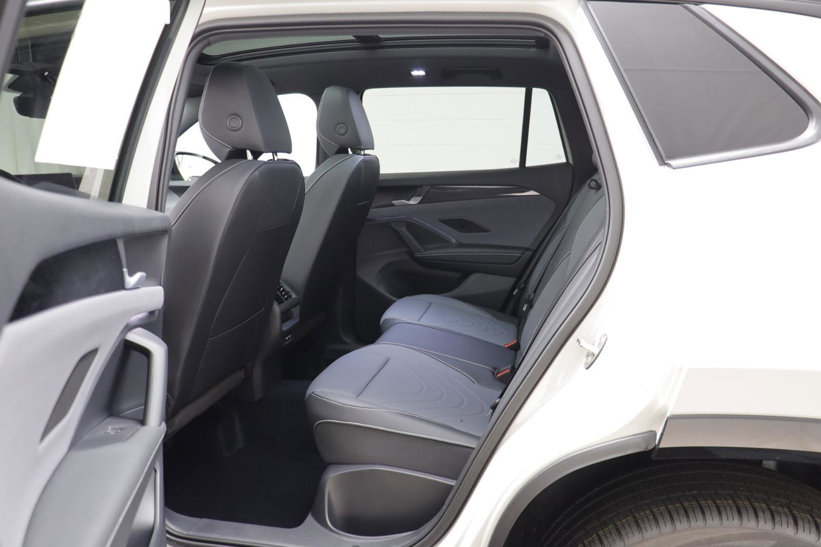 New 2026 Volkswagen Tiguan SE R-Line image 13