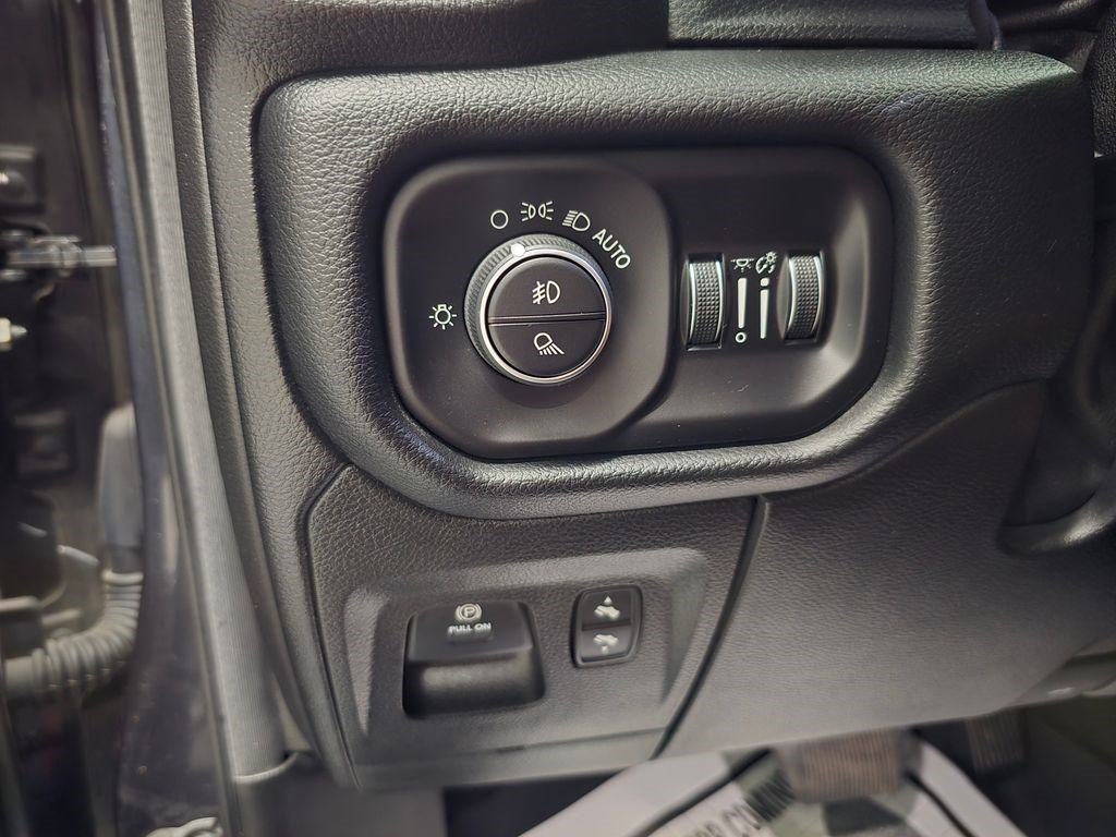 Used 2020 RAM 1500 Laramie RWD image 34