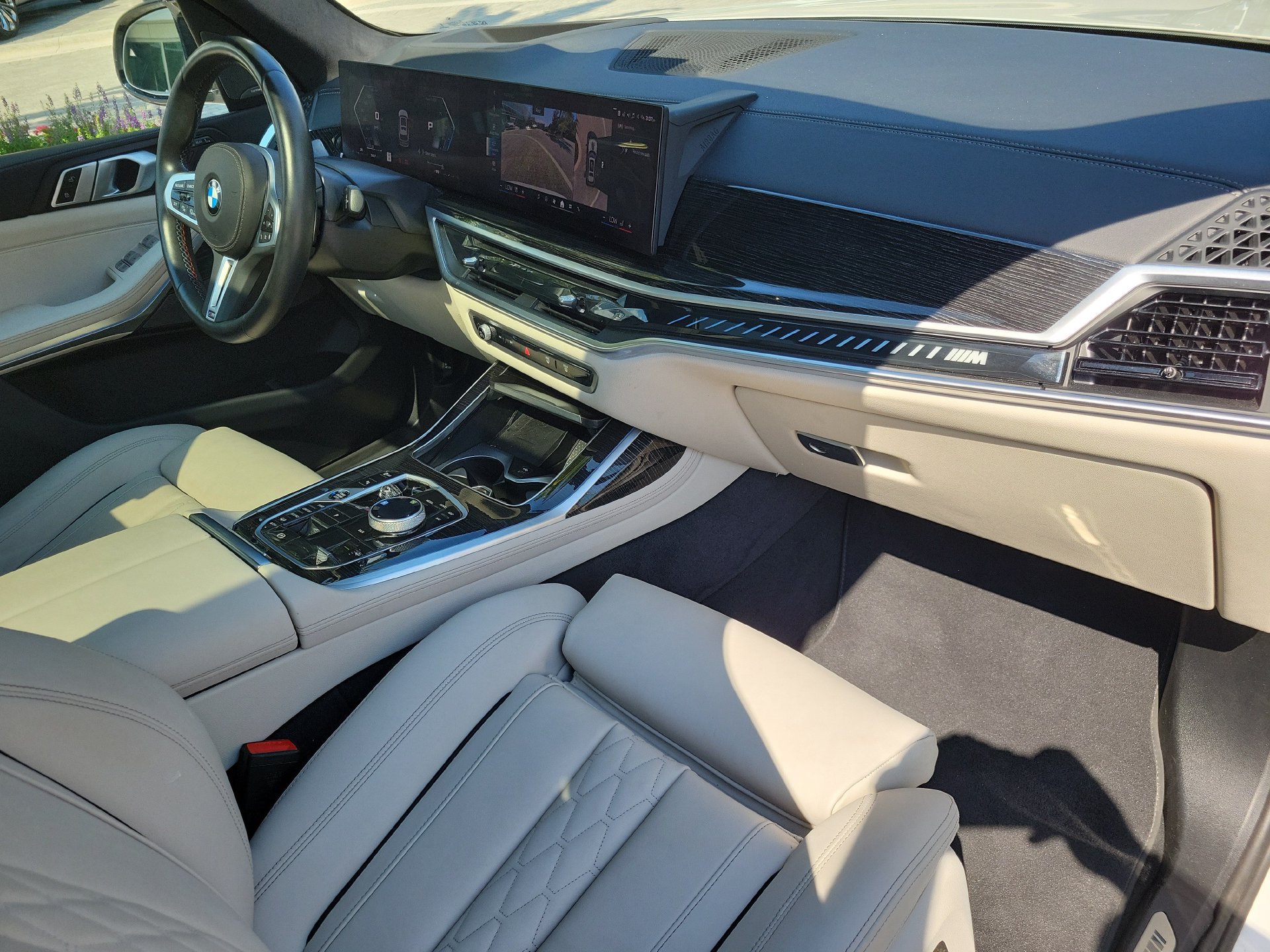Used 2025 BMW X7 M60i AWD/4WD image 3