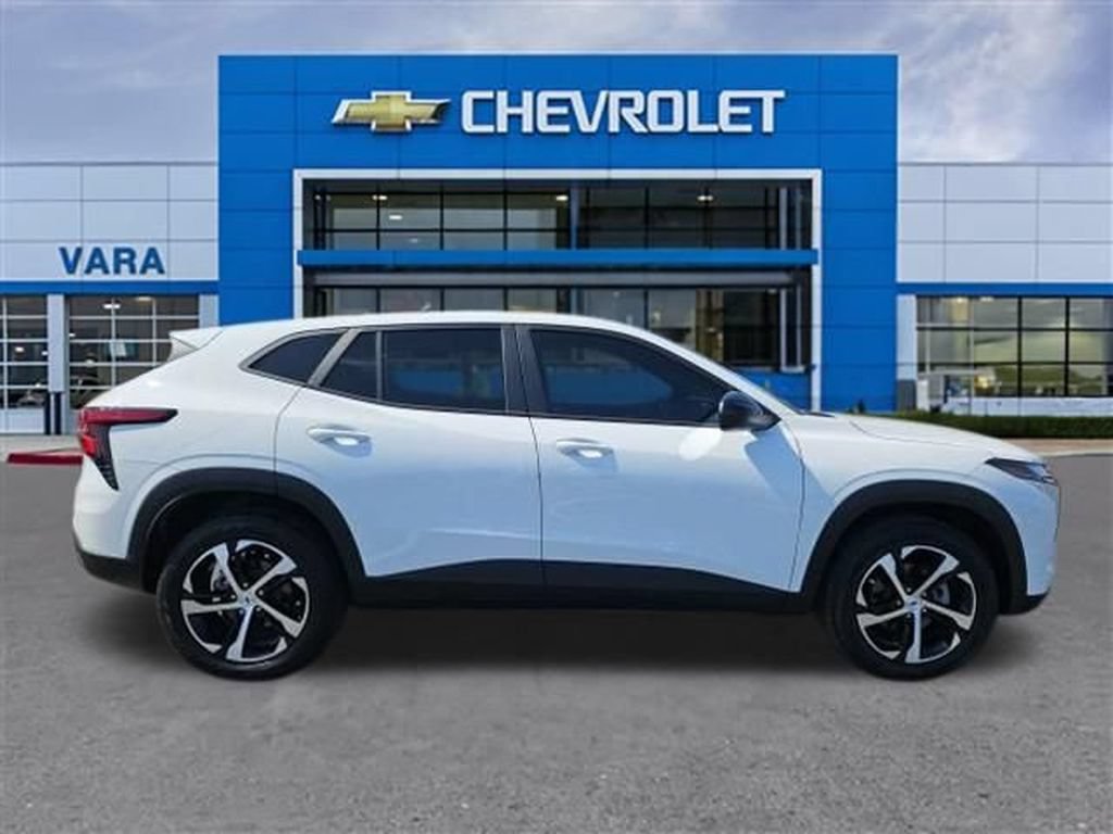 Certified 2025 Chevrolet Trax RS w/ Sunroof Package FWD image 6