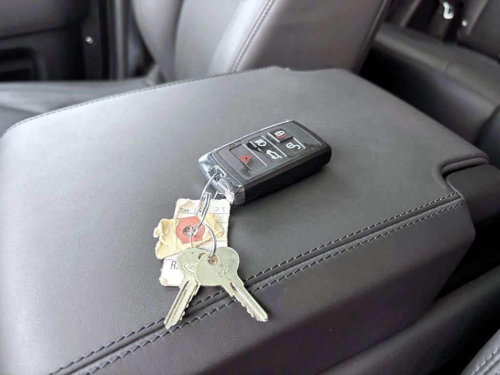 Used 2025 Land Rover Defender 110 S image 62