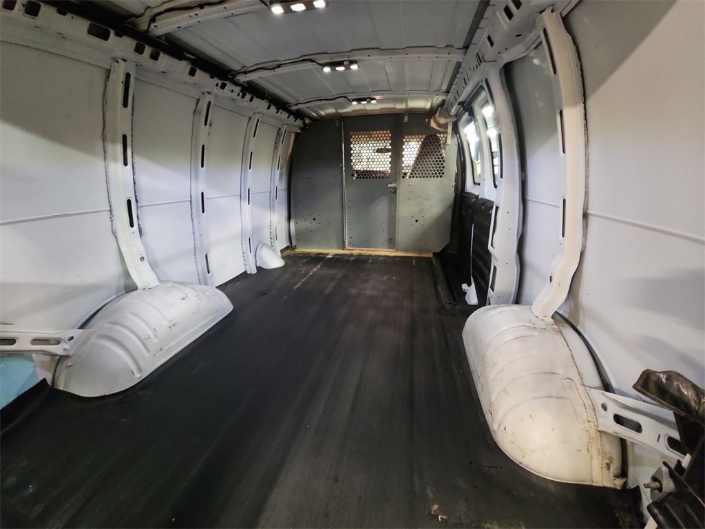 Used 2016 Chevrolet Express 2500 image 25
