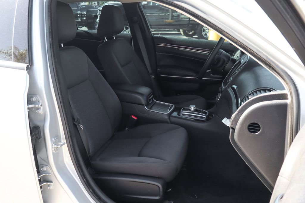 Used 2023 Chrysler 300 Touring w/ Sport Appearance Package RWD image 36