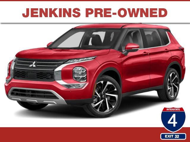 Used 2023 Mitsubishi Outlander SE image 1