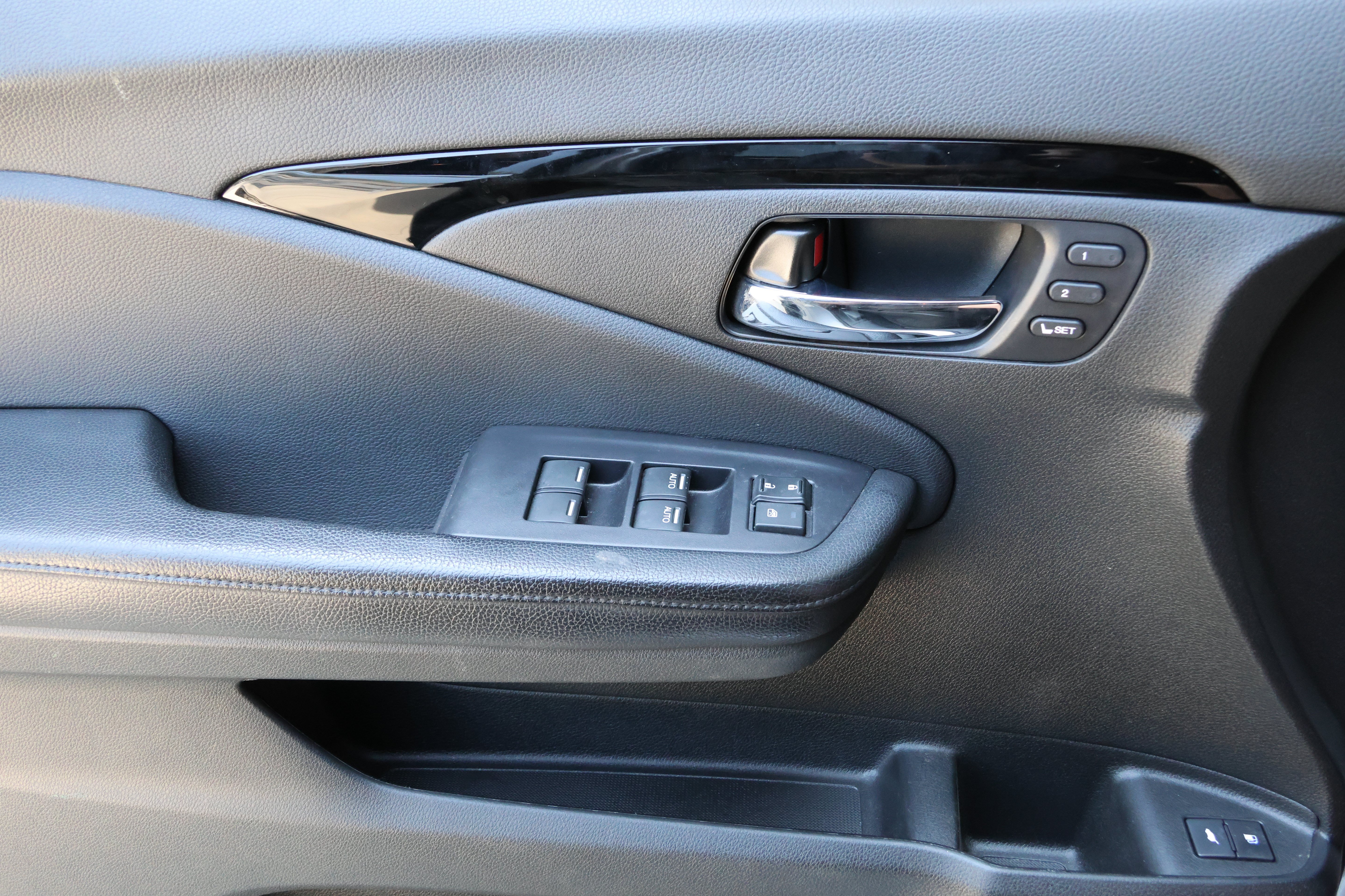 Used 2018 Honda Pilot Elite image 12