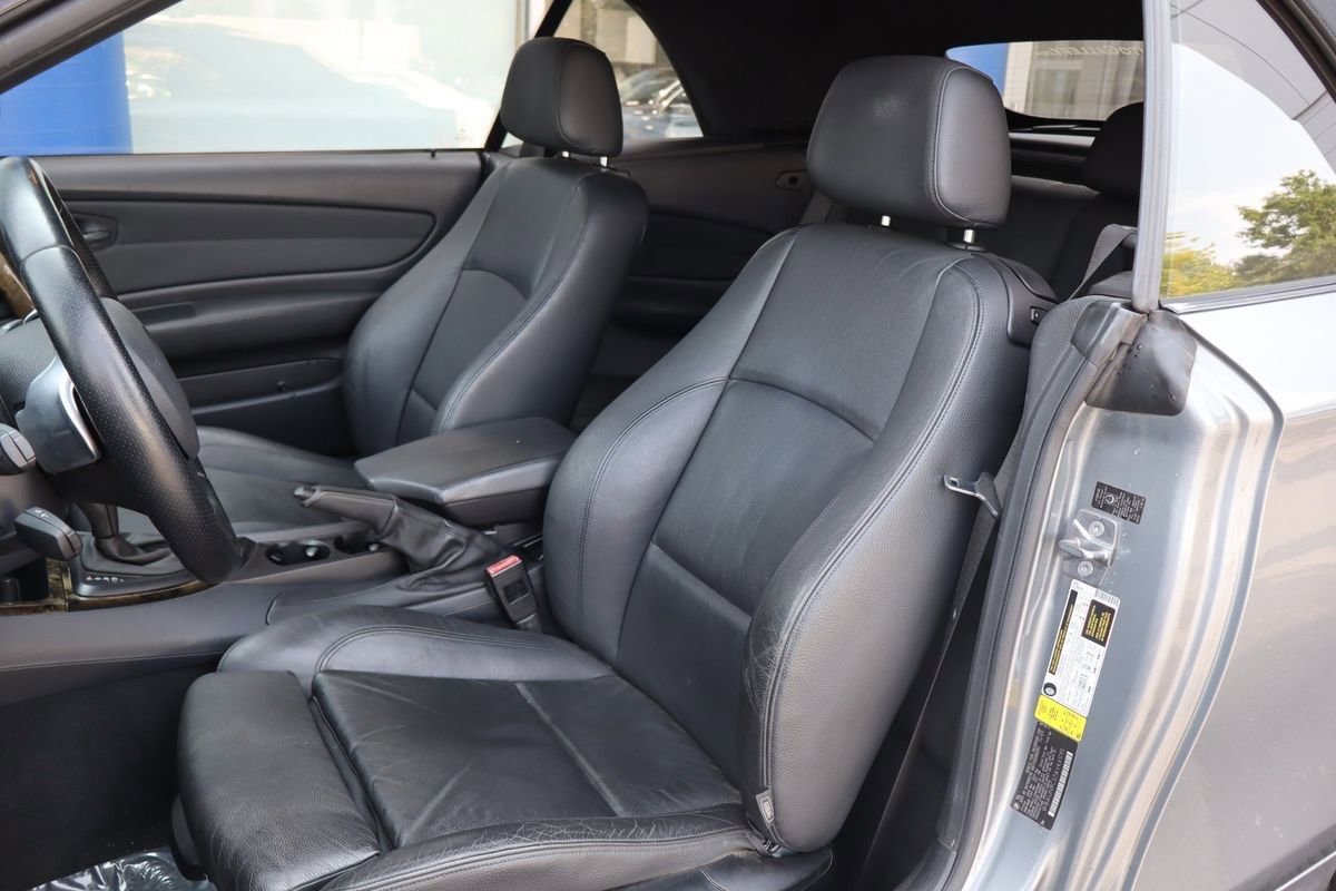 Used 2010 BMW 135i Convertible image 8