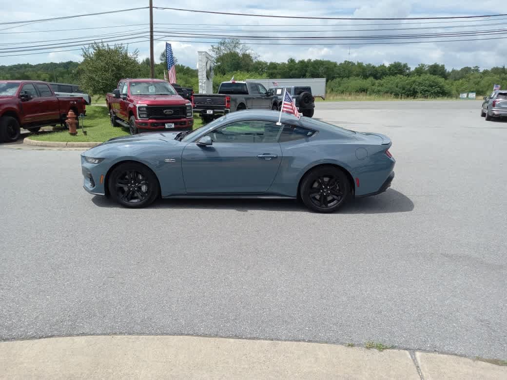 Used 2024 Ford Mustang GT RWD image 4