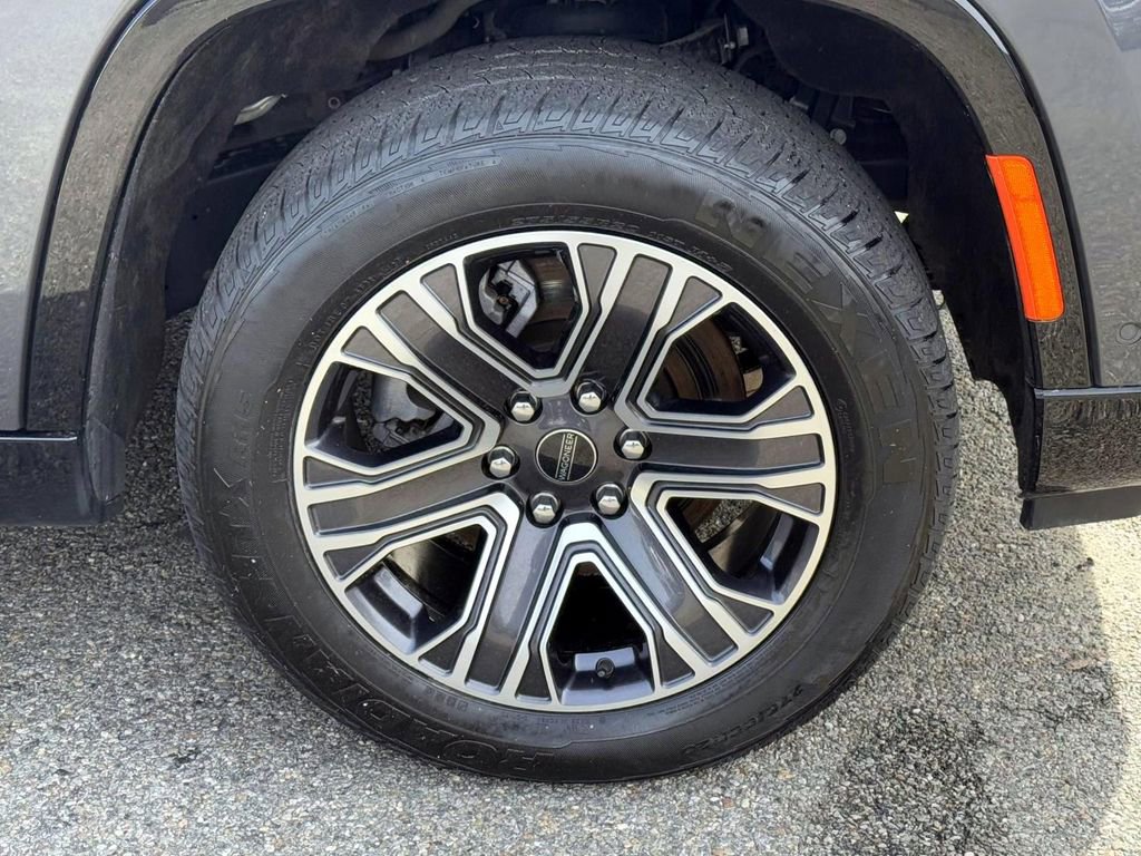 Certified 2025 Jeep Wagoneer 4WD image 8