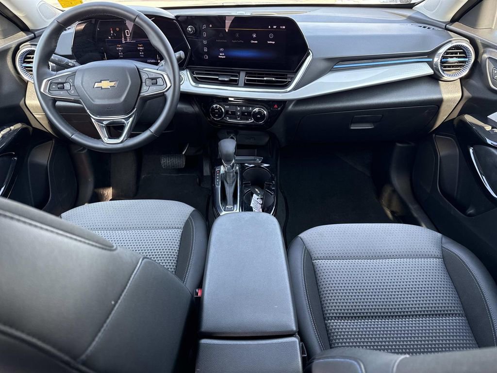 Used 2025 Chevrolet Trax LT w/ LT Convenience Package image 23