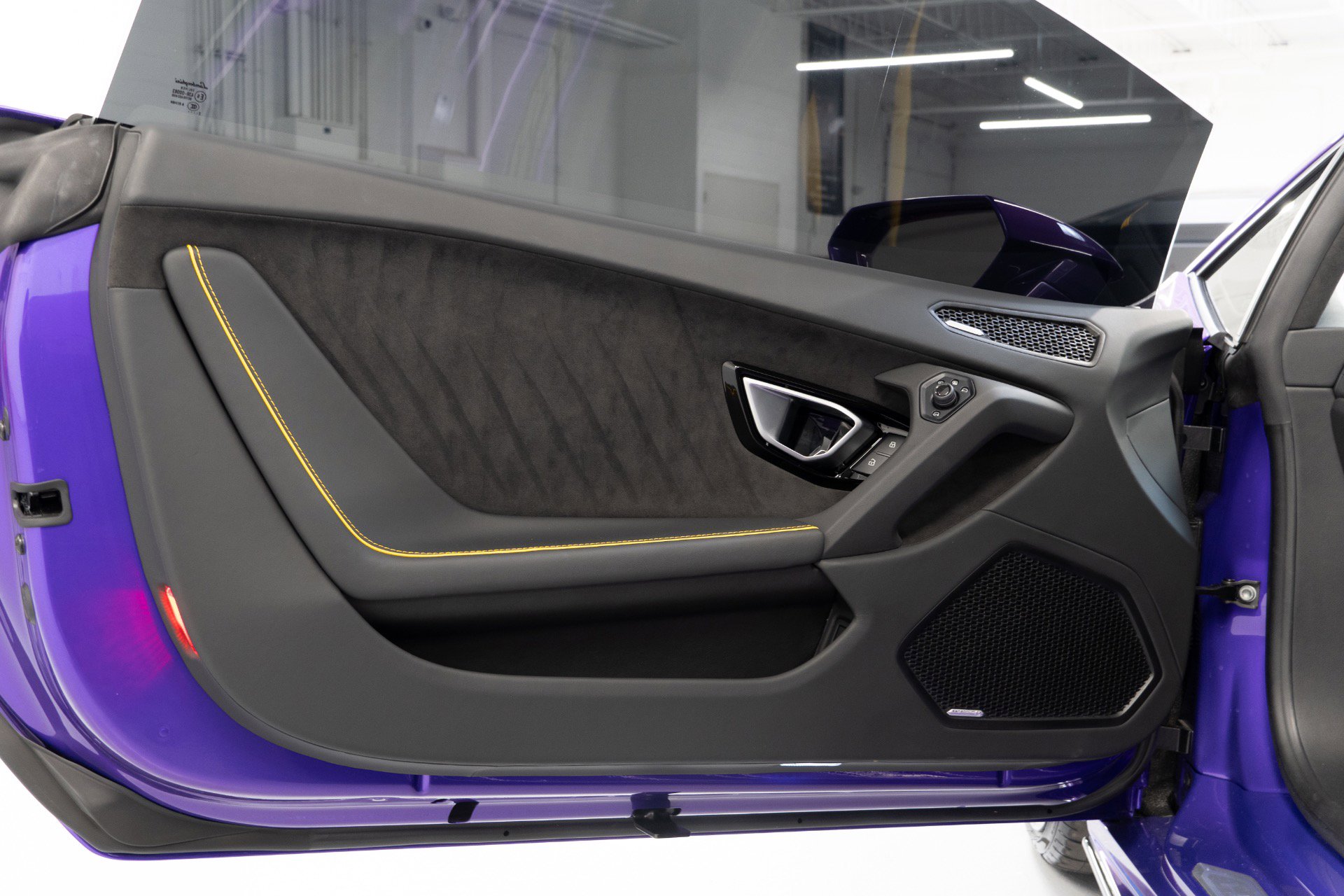 Used 2023 Lamborghini Huracan EVO image 13