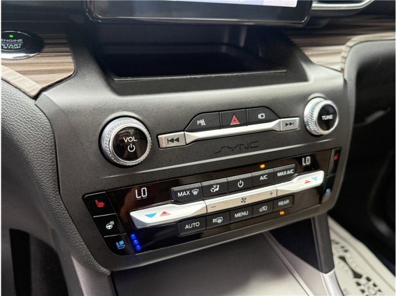 Used 2020 Ford Explorer Limited w/ Class III Trailer Tow Package image 48