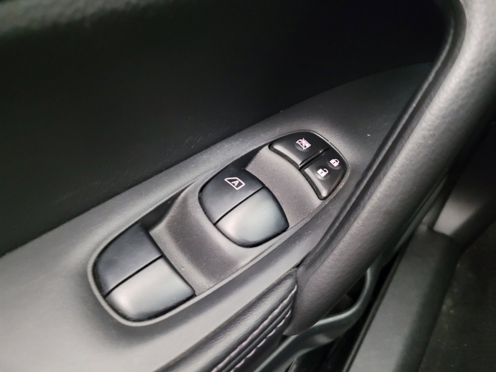 Used 2017 Nissan Rogue Sport S image 27