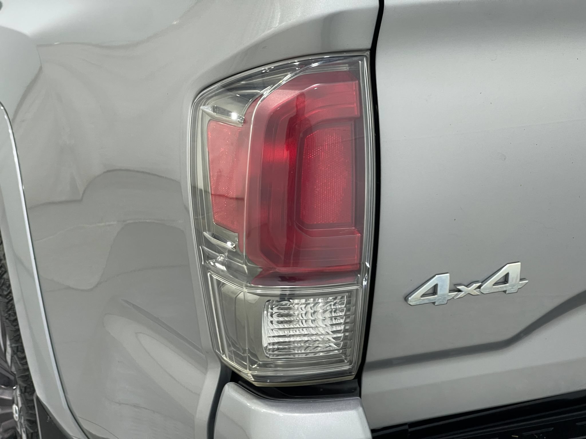 Used 2017 Toyota Tacoma Limited w/ Tow Package AWD/4WD image 33