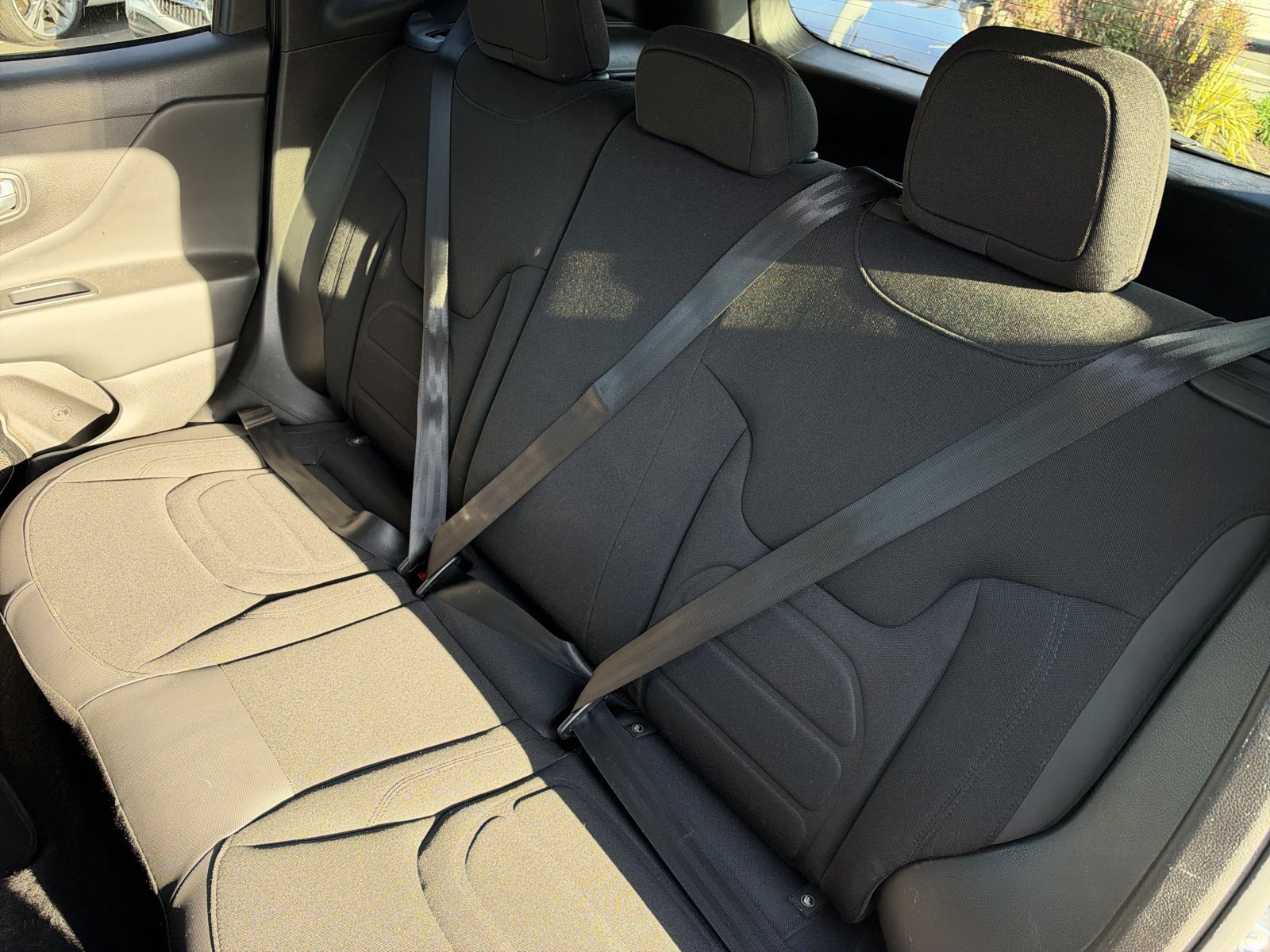 Used 2017 Jeep Renegade Altitude FWD image 14