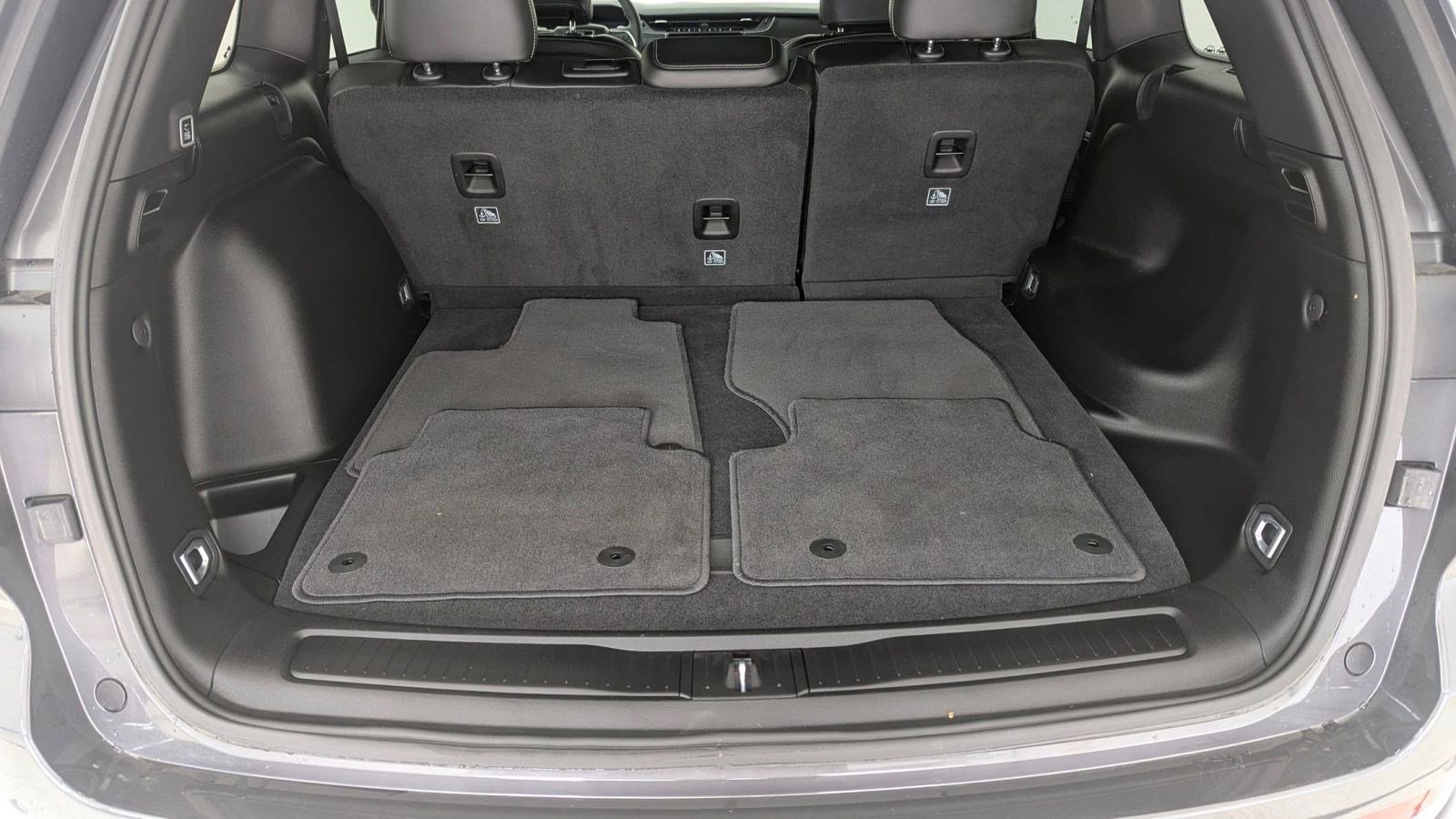 Used 2025 Jeep Grand Cherokee Limited RWD image 22
