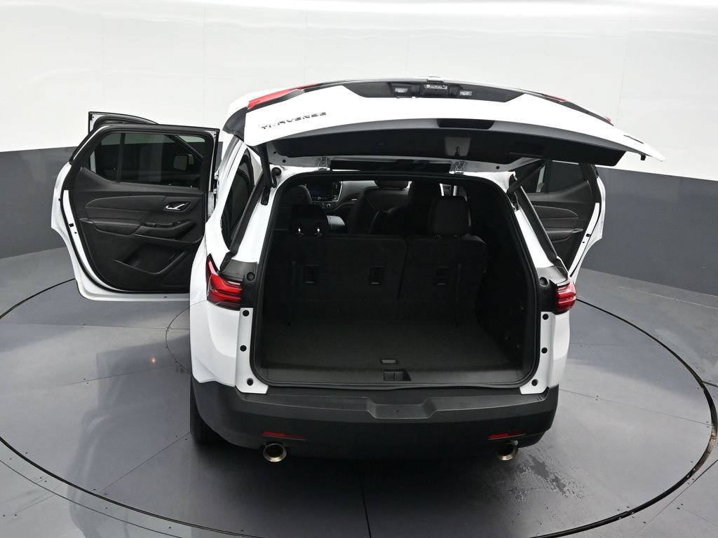 Used 2023 Chevrolet Traverse RS FWD image 36