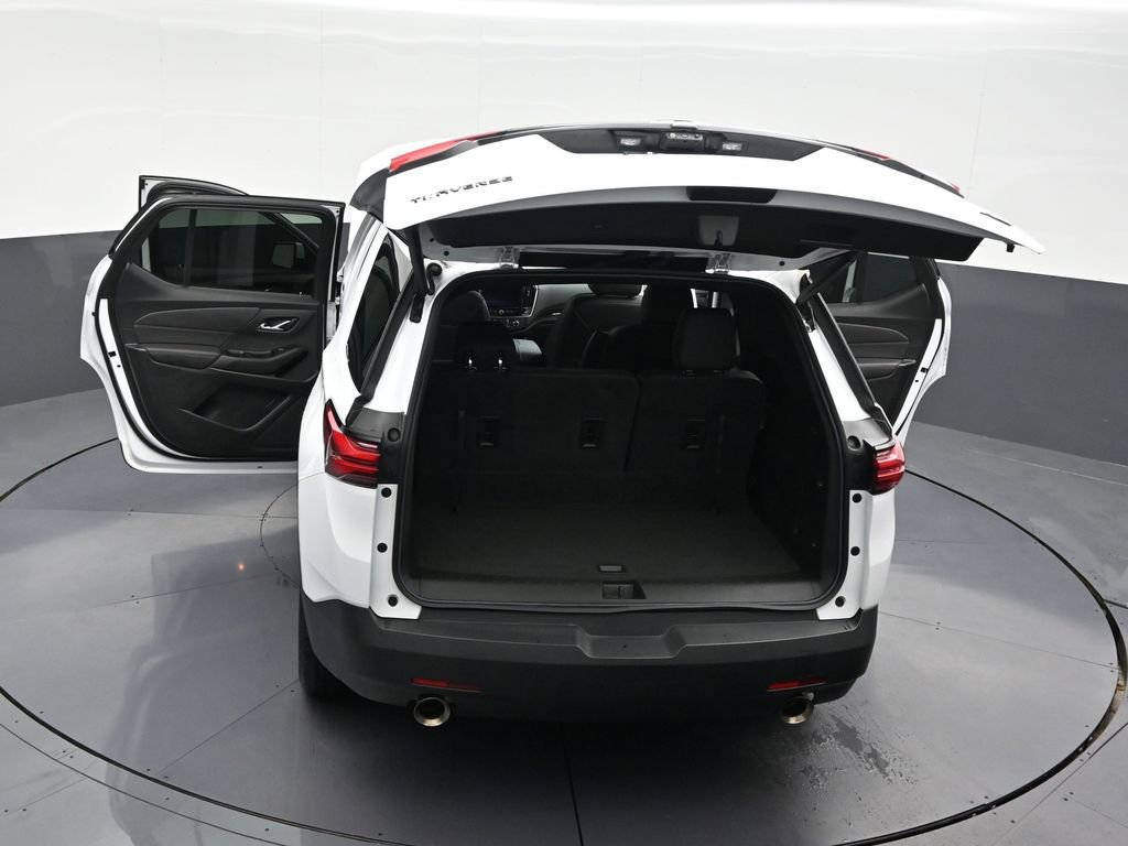 Used 2023 Chevrolet Traverse RS FWD image 36