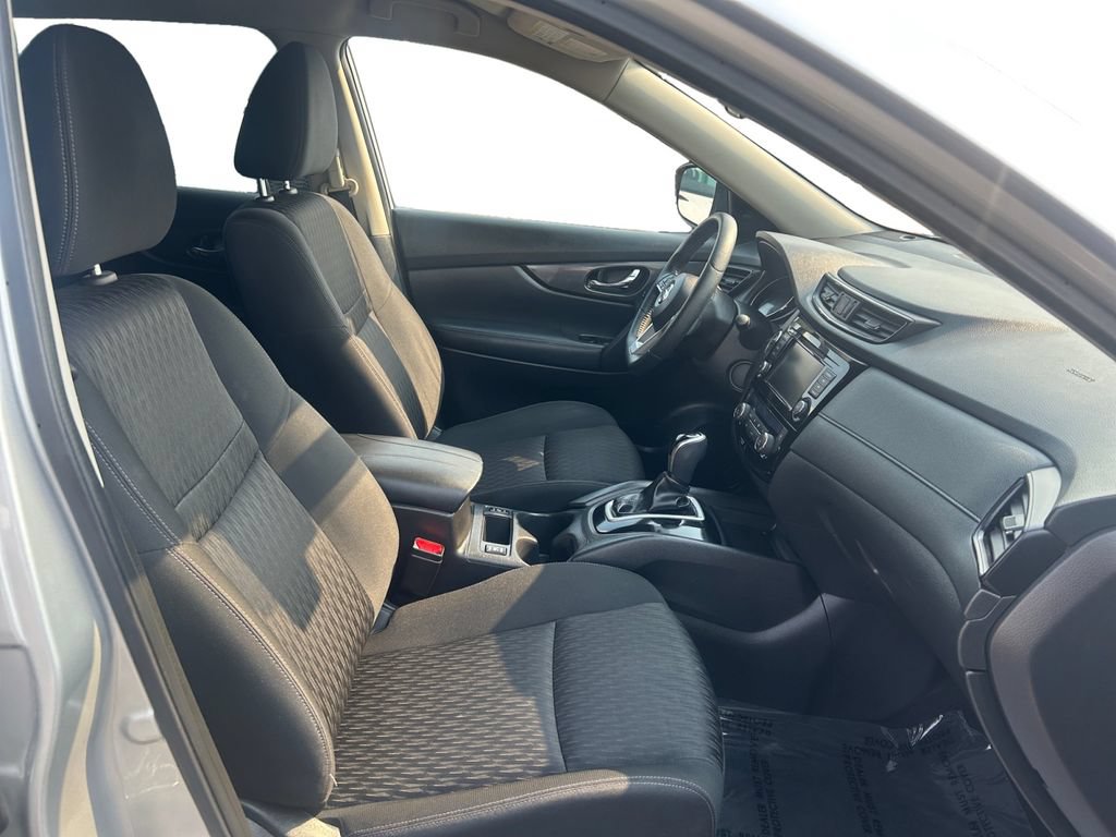 Used 2019 Nissan Rogue SV AWD/4WD image 16