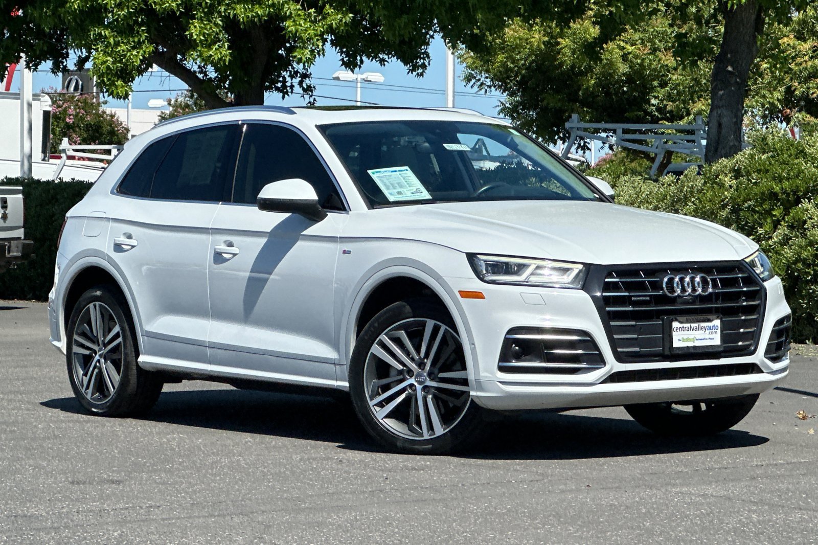 Used 2020 Audi Q5 e Prestige w/ Prestige Package AWD/4WD image 2
