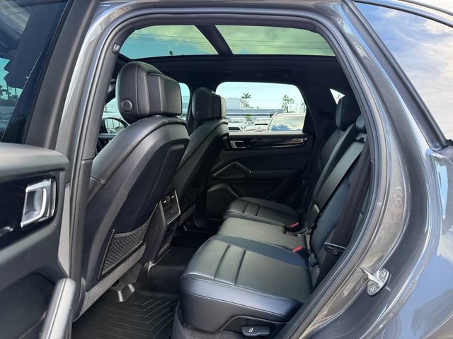 Used 2022 Porsche Cayenne AWD/4WD image 11