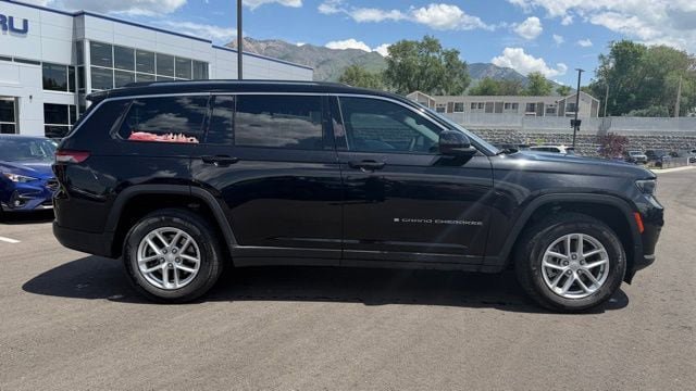 Used 2024 Jeep Grand Cherokee L Laredo RWD image 2