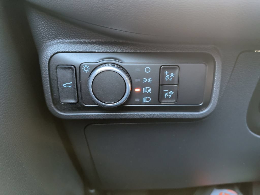 Used 2025 Ford Explorer Active AWD/4WD image 29