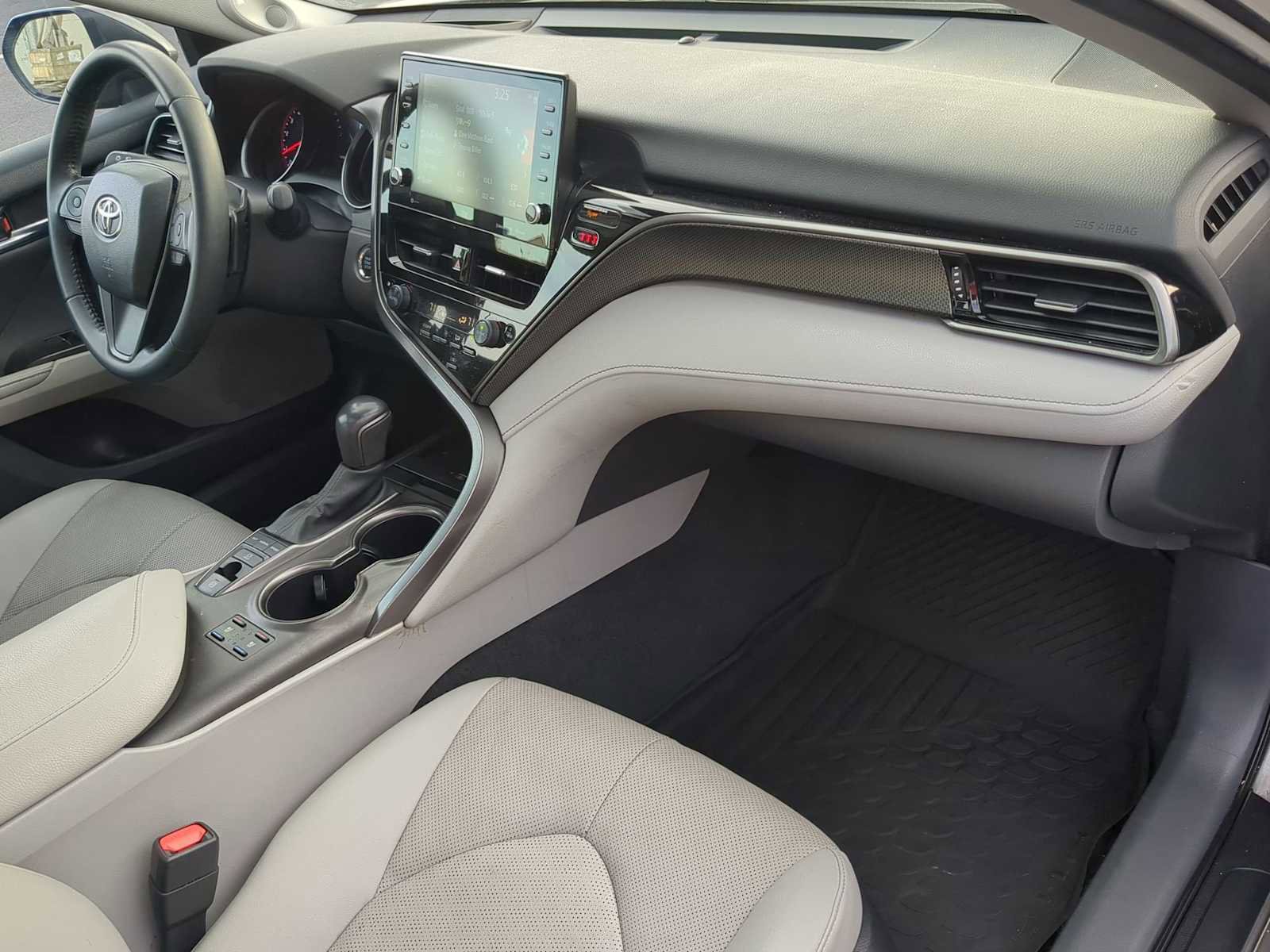 Used 2022 Toyota Camry XSE w/ Navigation Package image 29