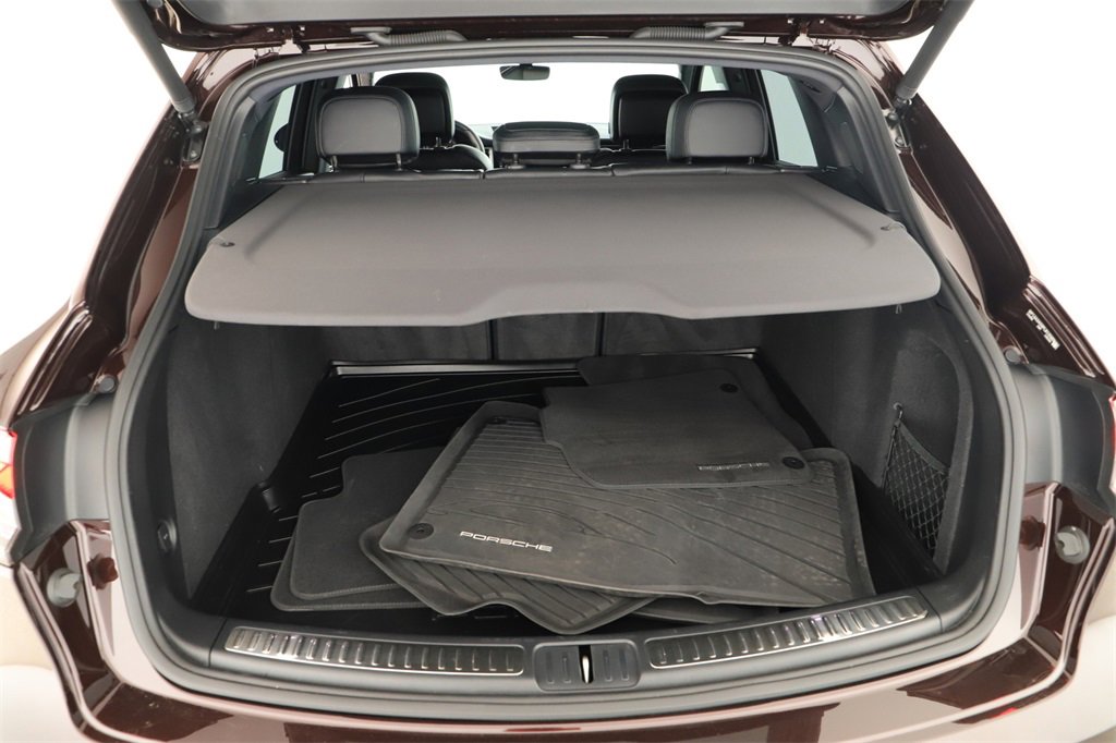 Used 2023 Porsche Macan Turbo image 28
