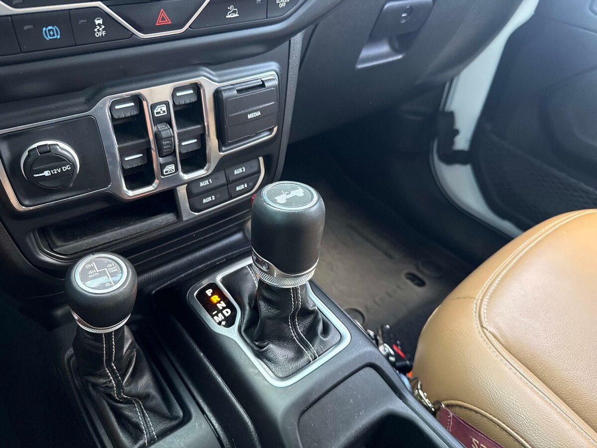 Used 2023 Jeep Wrangler Unlimited Sahara AWD/4WD image 26