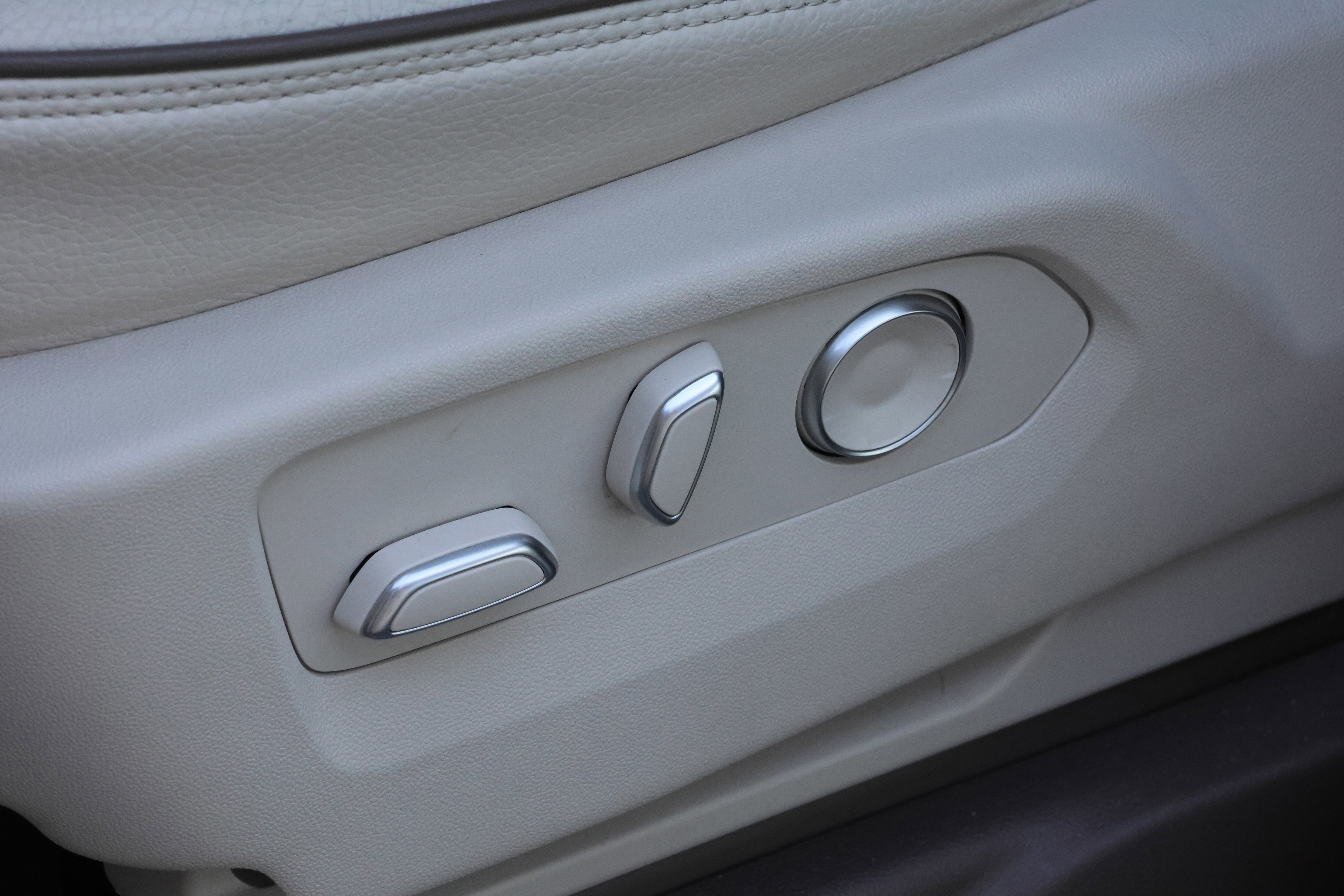 Used 2024 GMC Yukon XL Denali w/ Denali Reserve Package image 33