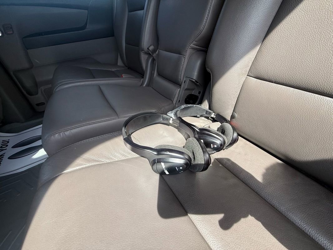 Used 2014 Honda Odyssey Touring Elite image 12