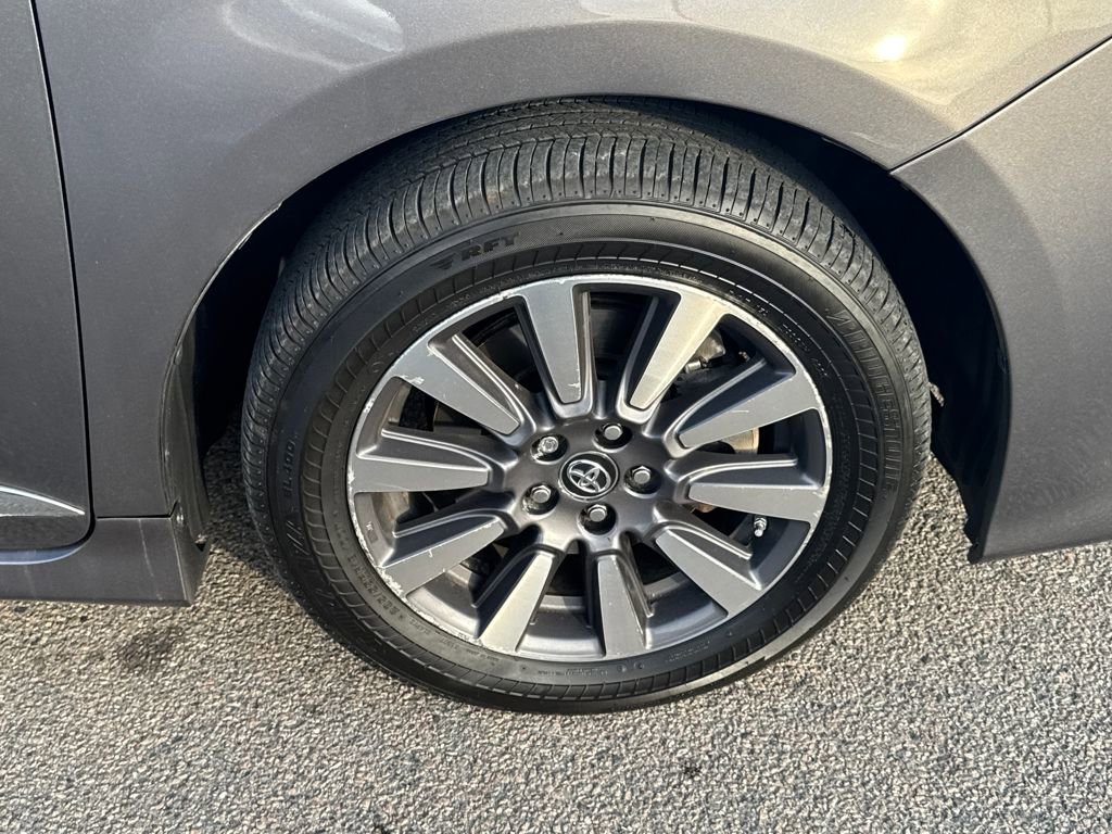 Used 2018 Toyota Sienna LE image 46