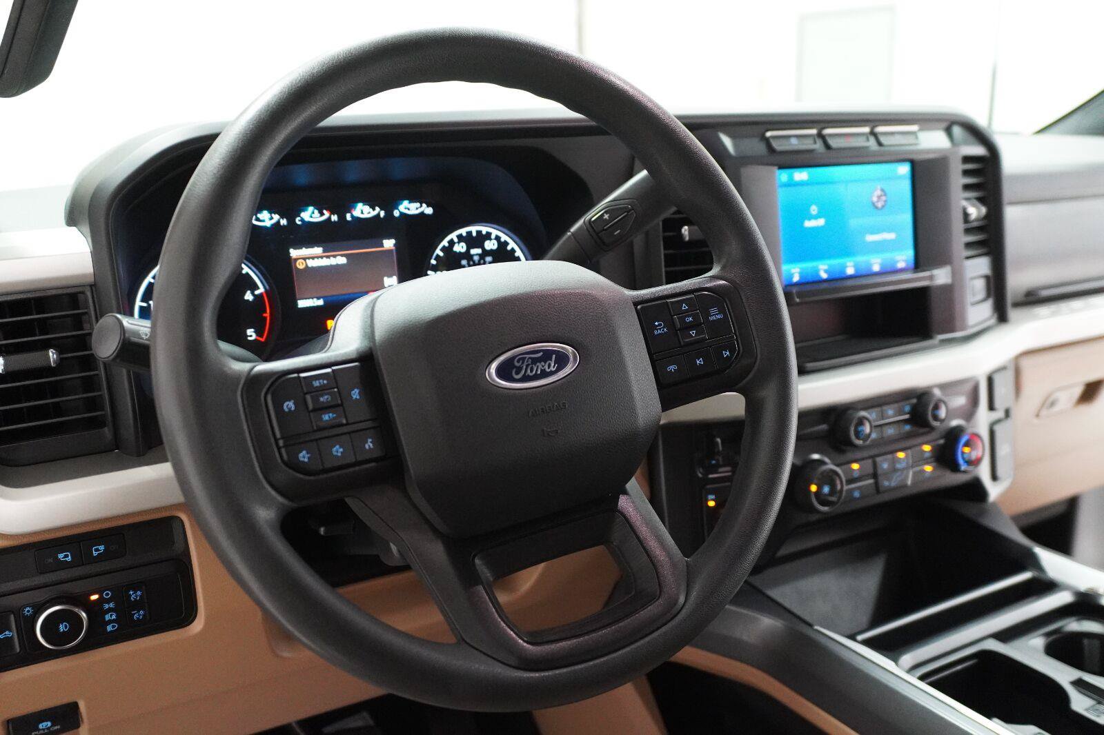 Used 2023 Ford F350 XLT AWD/4WD image 7