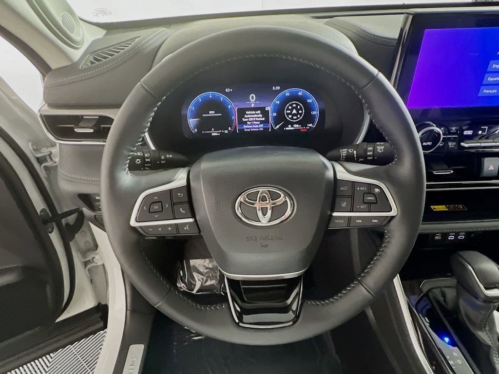 Certified 2025 Toyota Highlander Limited AWD/4WD image 11